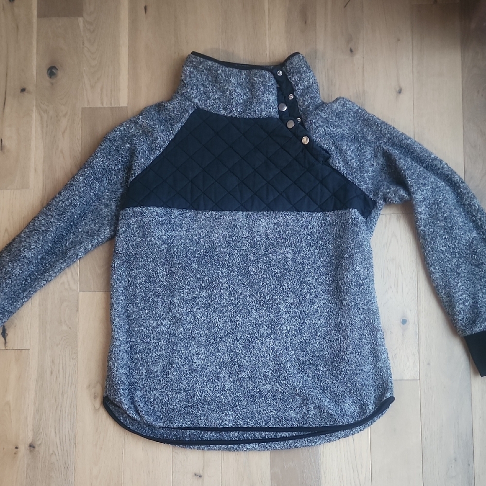 Women’s Button-Detail Sweatshirt – Size Large